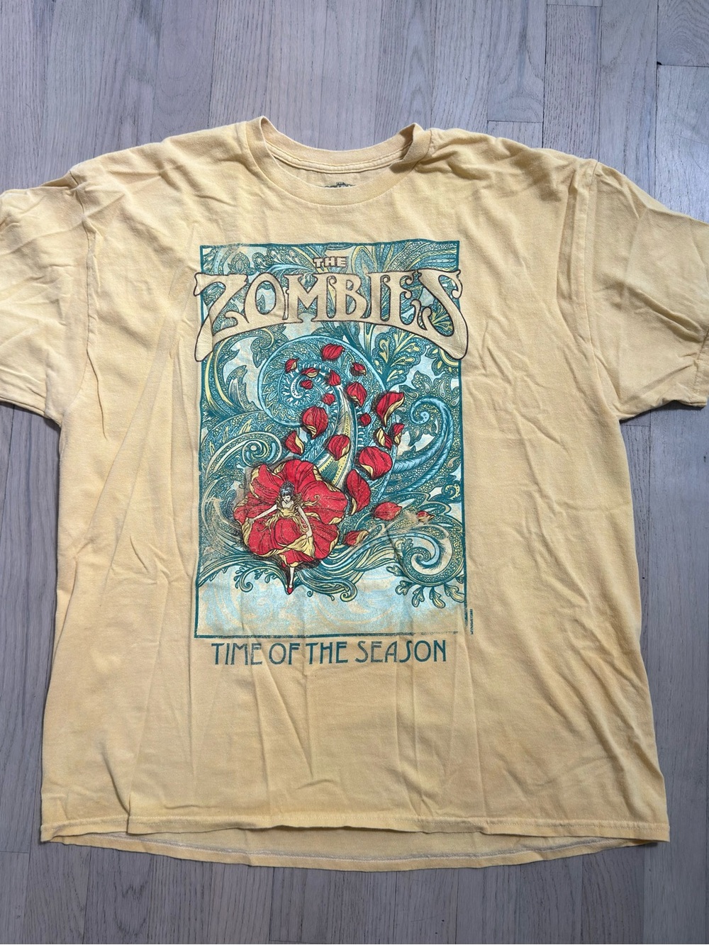 The Zombies Time of the Season Yellow Graphic T-Shirt s/m